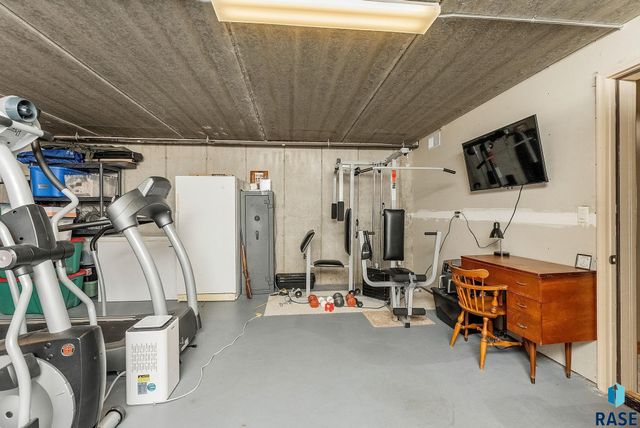 6008 Sunset Blvd Boulevard, Madison, SD 57042