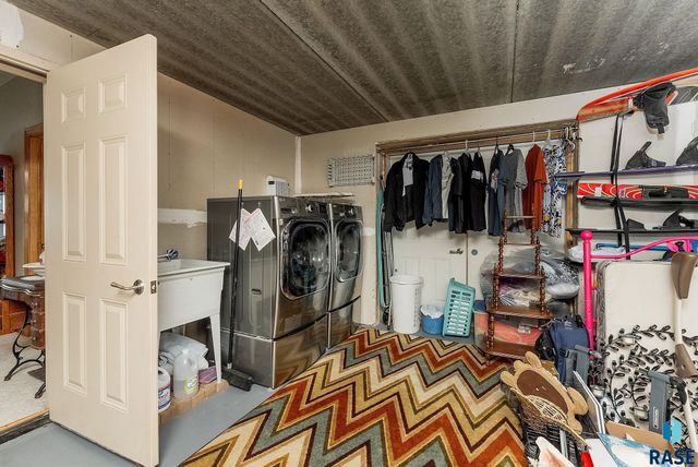 6008 Sunset Blvd Boulevard, Madison, SD 57042