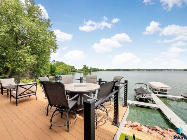 6008 Sunset Blvd Boulevard, Madison, SD 57042