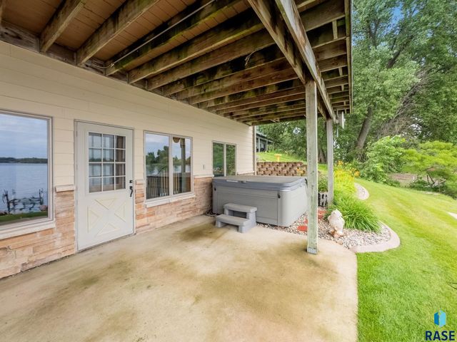 6008 Sunset Blvd Boulevard, Madison, SD 57042