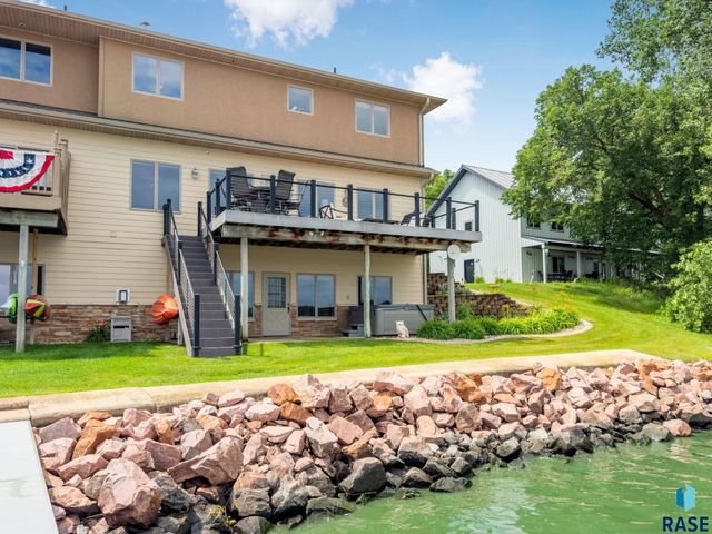 6008 Sunset Blvd Boulevard, Madison, SD 57042