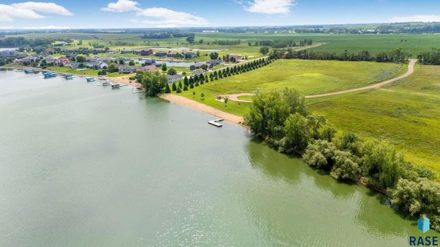 6008 Sunset Blvd Boulevard, Madison, SD 57042