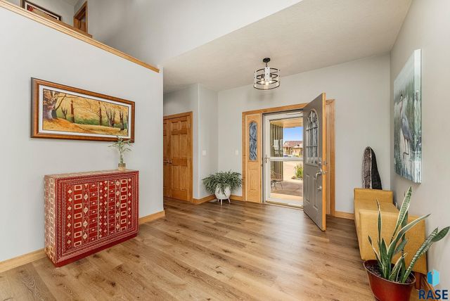 6008 Sunset Blvd Boulevard, Madison, SD 57042