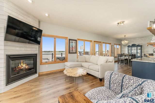 6008 Sunset Blvd Boulevard, Madison, SD 57042