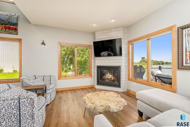 6008 Sunset Blvd Boulevard, Madison, SD 57042