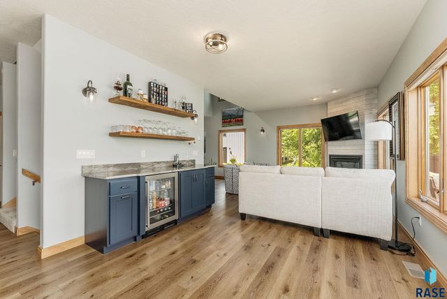 6008 Sunset Blvd Boulevard, Madison, SD 57042