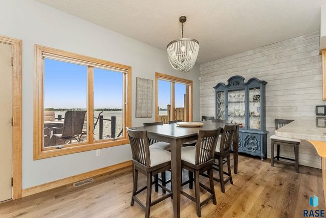 6008 Sunset Blvd Boulevard, Madison, SD 57042