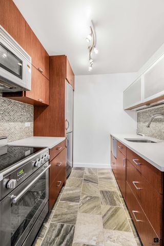 244 Madison Ave Apt 11L, New York City, NY 10016
