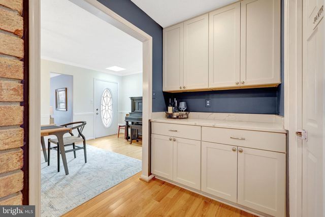 34 LIPSCOMB CT, Sterling, VA 20165