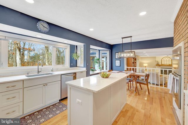 34 LIPSCOMB CT, Sterling, VA 20165