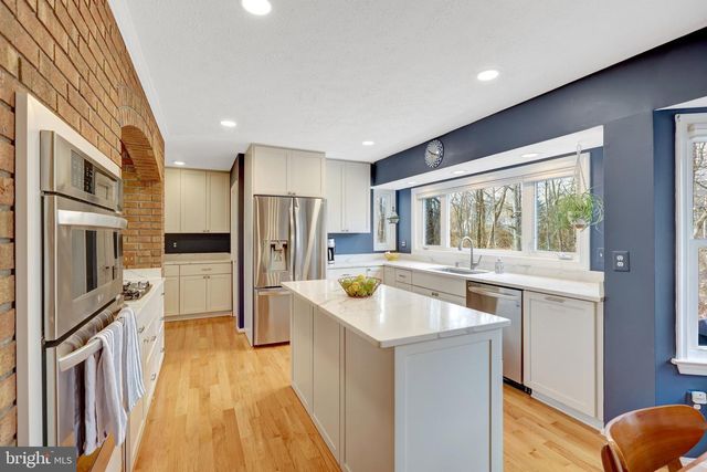 34 LIPSCOMB CT, Sterling, VA 20165