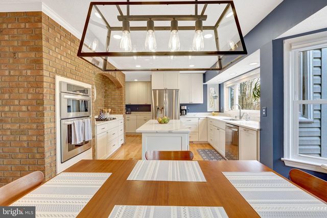 34 LIPSCOMB CT, Sterling, VA 20165