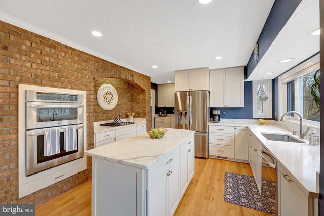 34 LIPSCOMB CT, Sterling, VA 20165