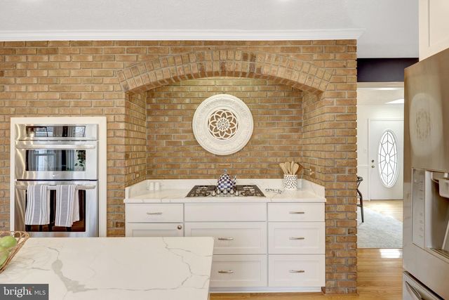 34 LIPSCOMB CT, Sterling, VA 20165