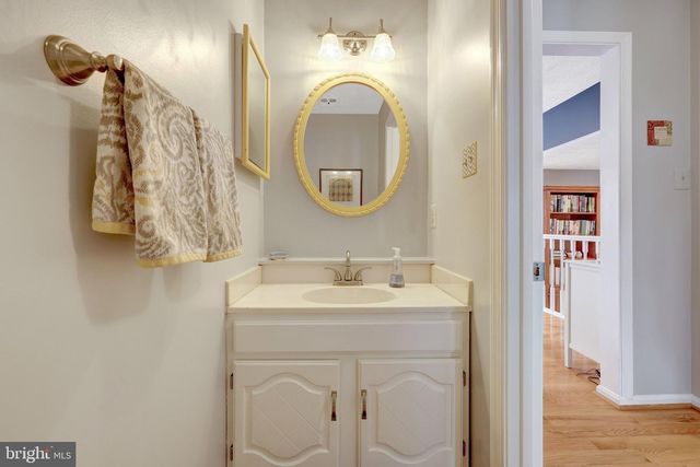 34 LIPSCOMB CT, Sterling, VA 20165