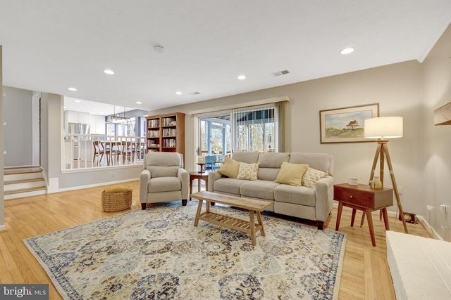 34 LIPSCOMB CT, Sterling, VA 20165