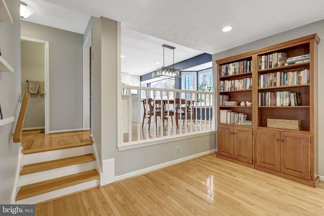 34 LIPSCOMB CT, Sterling, VA 20165