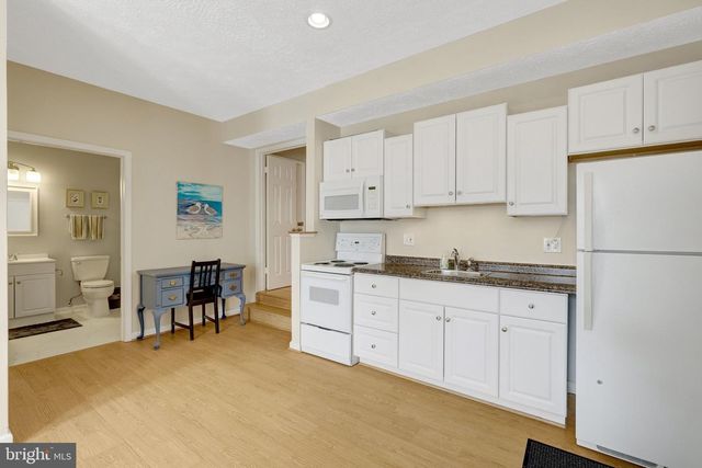 34 LIPSCOMB CT, Sterling, VA 20165