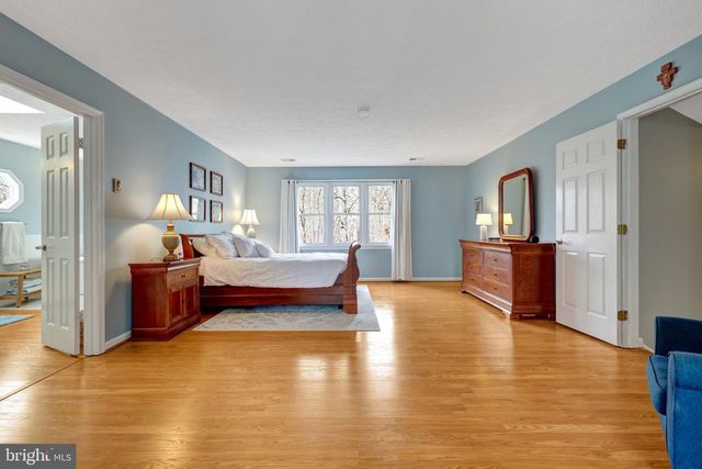 34 LIPSCOMB CT, Sterling, VA 20165