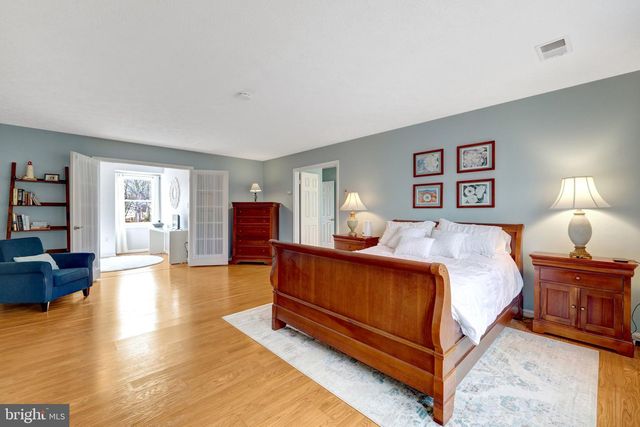 34 LIPSCOMB CT, Sterling, VA 20165