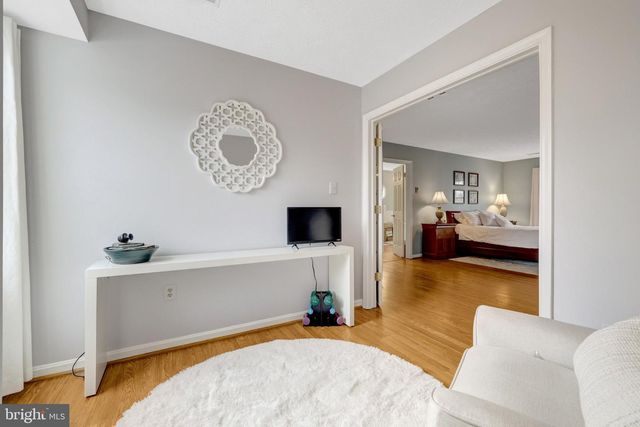 34 LIPSCOMB CT, Sterling, VA 20165