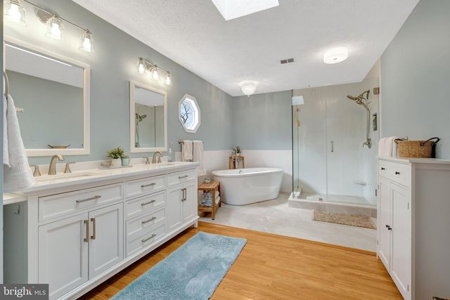 34 LIPSCOMB CT, Sterling, VA 20165