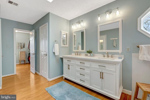 34 LIPSCOMB CT, Sterling, VA 20165