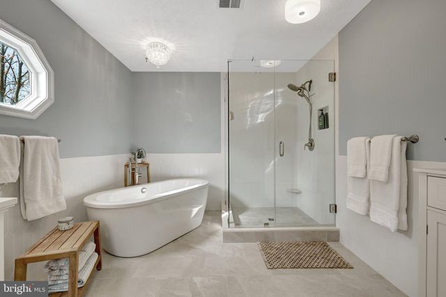 34 LIPSCOMB CT, Sterling, VA 20165