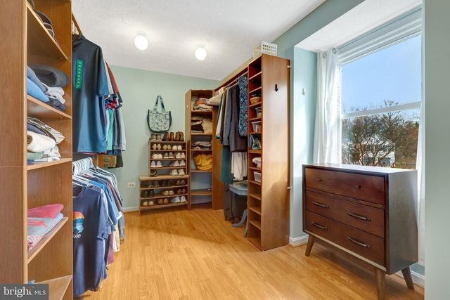 34 LIPSCOMB CT, Sterling, VA 20165