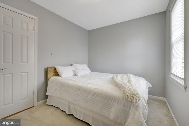 34 LIPSCOMB CT, Sterling, VA 20165