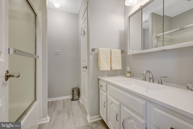 34 LIPSCOMB CT, Sterling, VA 20165