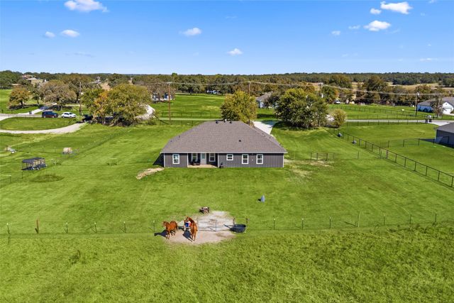 405 Advance Road, Weatherford, TX 76088