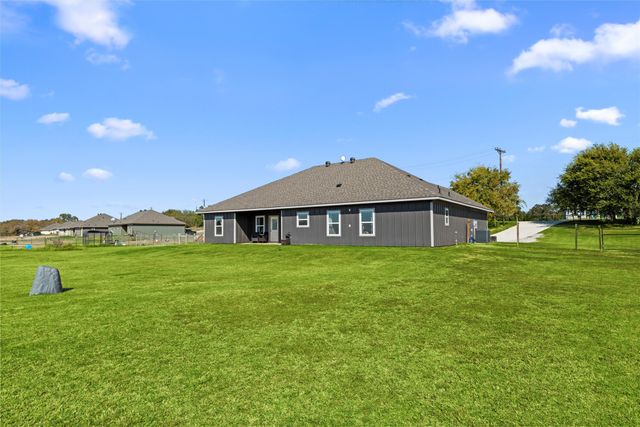 405 Advance Road, Weatherford, TX 76088