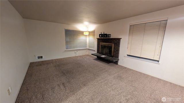 1627 NE 199th Place, Shoreline, WA 98155