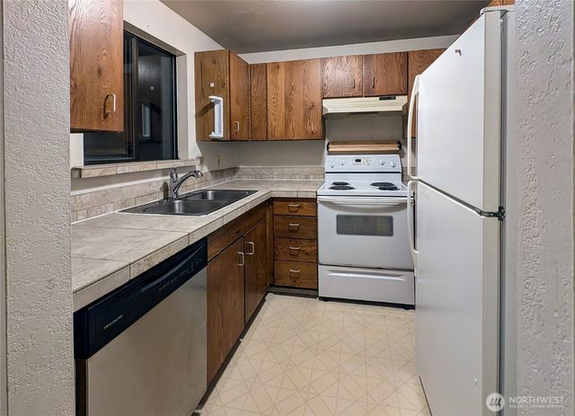 1627 NE 199th Place, Shoreline, WA 98155