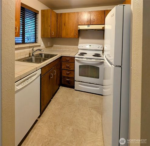 1627 NE 199th Place, Shoreline, WA 98155