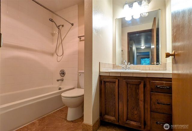 1627 NE 199th Place, Shoreline, WA 98155