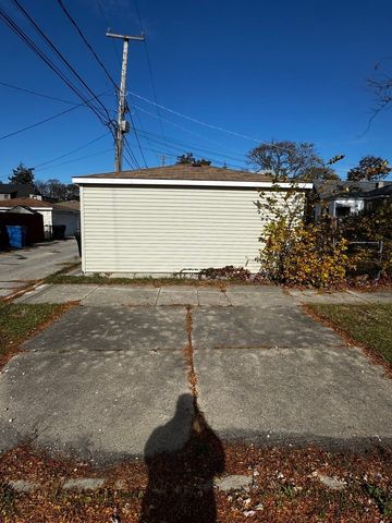 9556 S Forest Avenue, Chicago, IL 60628