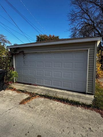 9556 S Forest Avenue, Chicago, IL 60628