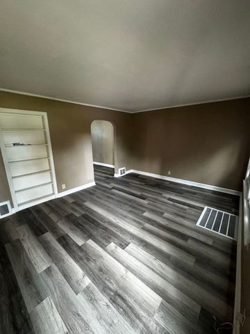 9556 S Forest Avenue, Chicago, IL 60628