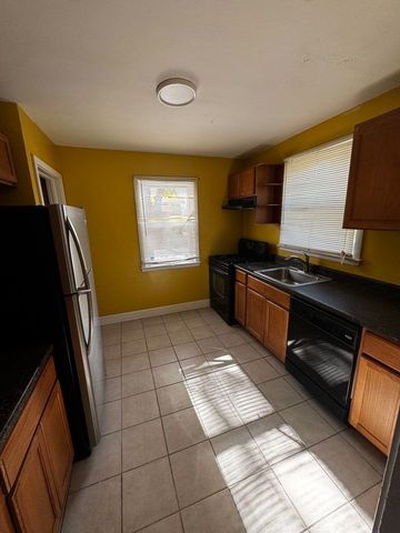 9556 S Forest Avenue, Chicago, IL 60628