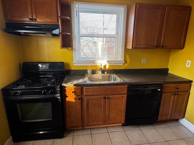 9556 S Forest Avenue, Chicago, IL 60628