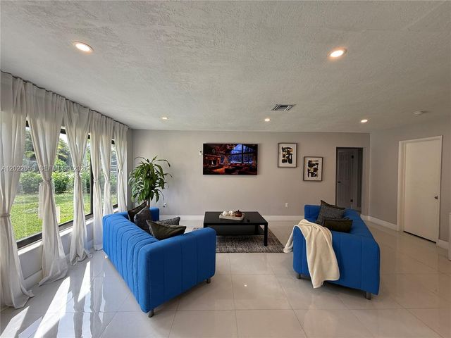 1825 SW 43rd Ave, Fort Lauderdale, FL 33317
