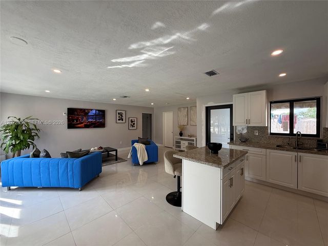 1825 SW 43rd Ave, Fort Lauderdale, FL 33317