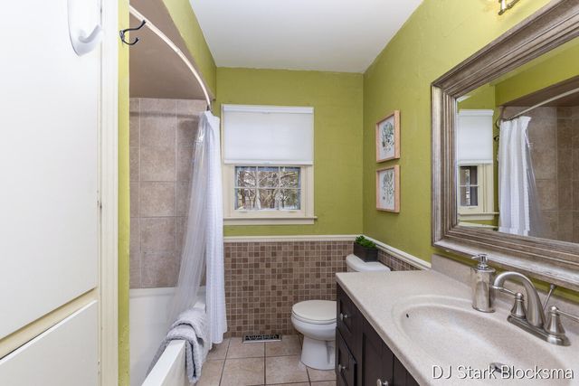 7154 Westwood Drive, Jenison, MI 49428