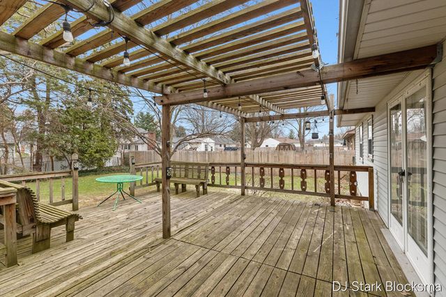 7154 Westwood Drive, Jenison, MI 49428