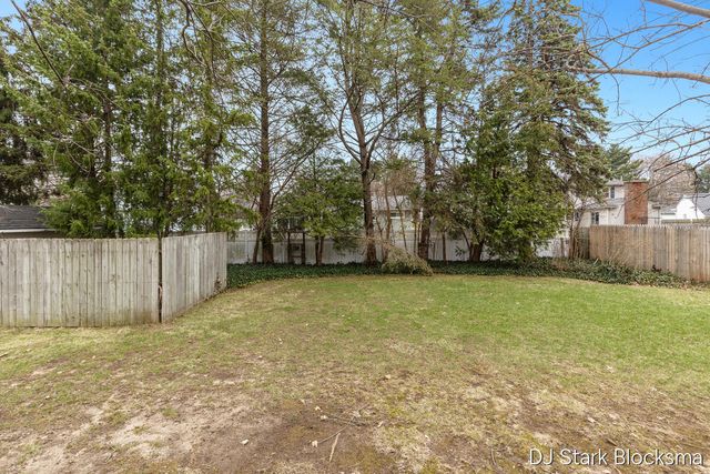 7154 Westwood Drive, Jenison, MI 49428