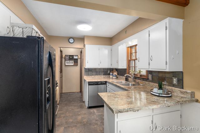 7154 Westwood Drive, Jenison, MI 49428