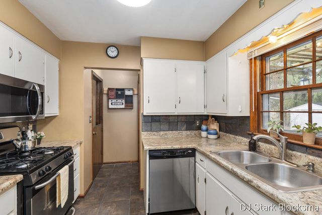 7154 Westwood Drive, Jenison, MI 49428