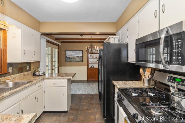 7154 Westwood Drive, Jenison, MI 49428